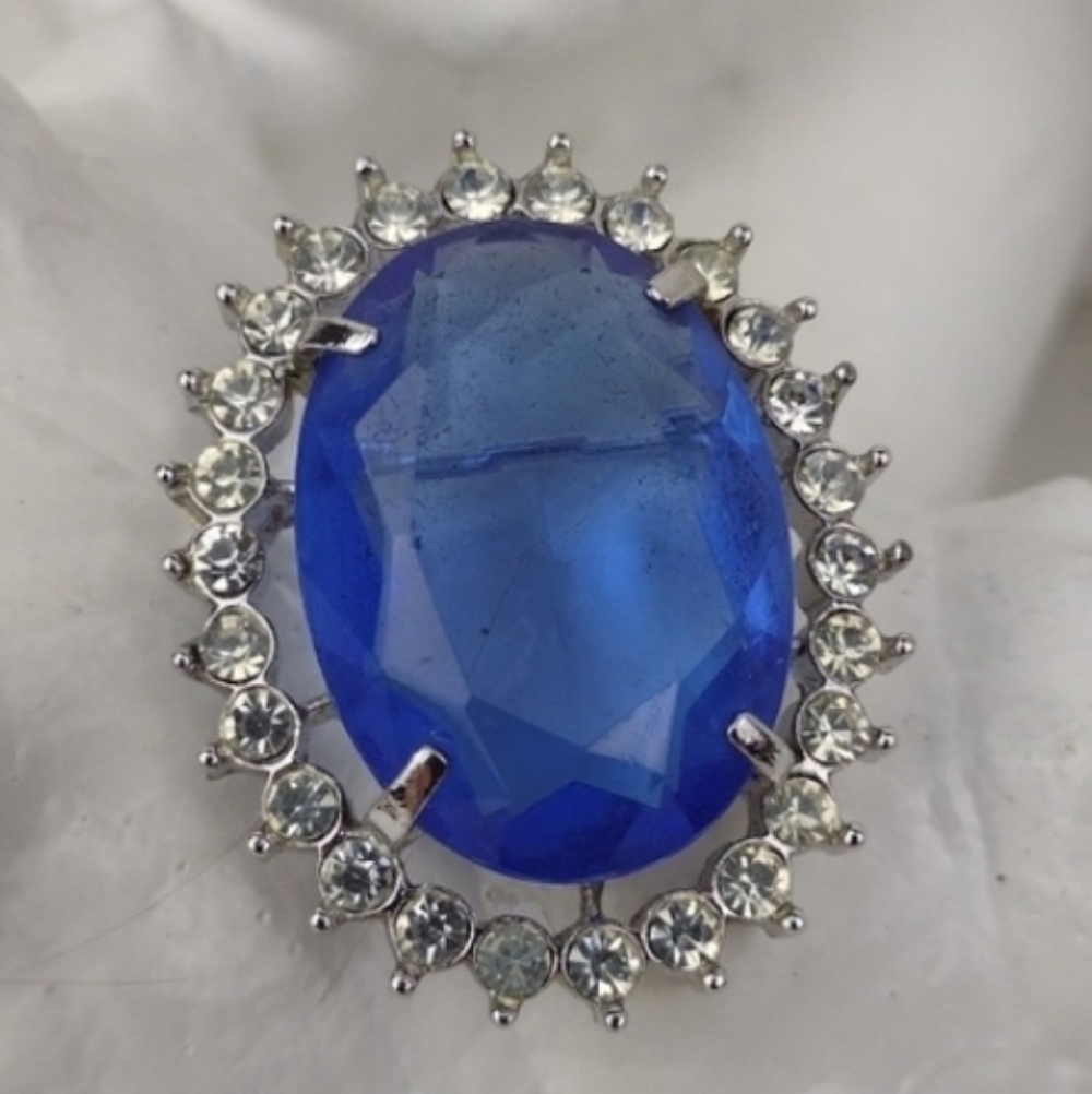 Blue Faceted Oval Gem Crystal Rhinestone Framed Silver Tone Brooch Pendant